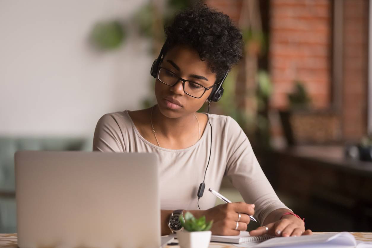 Suivre une formation en ligne prothésiste ongulaire