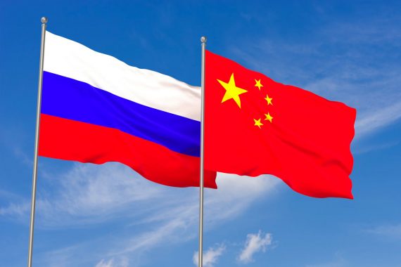 drapeaux russe chinois