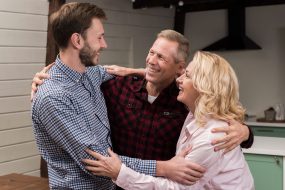 jeune adulte vivant avec parents