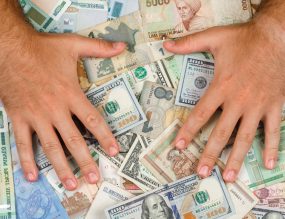 mains billets dollars