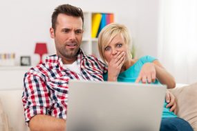 couple surpris budget